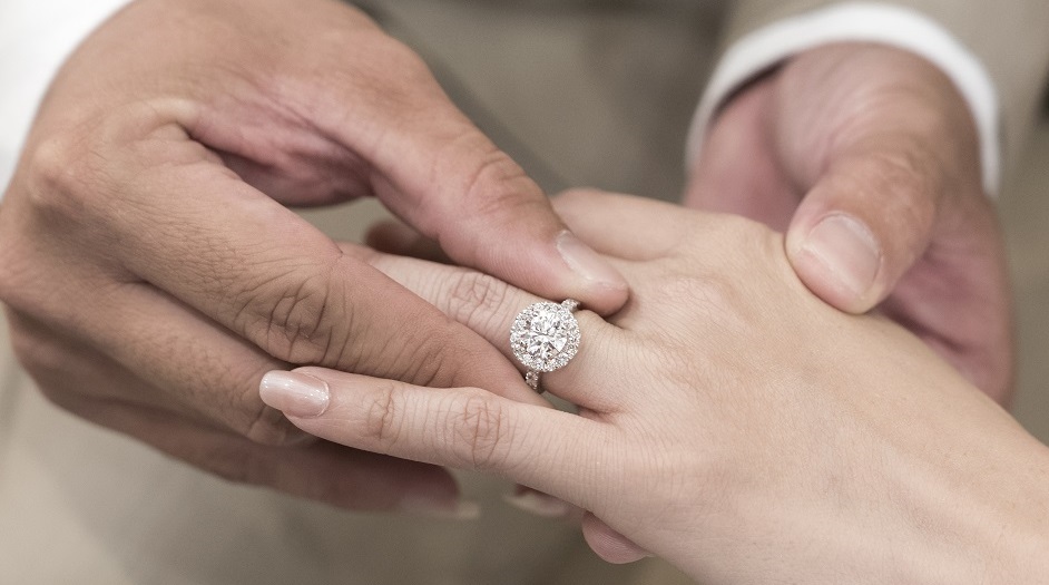 Where to Buy Engagement Rings in the UK